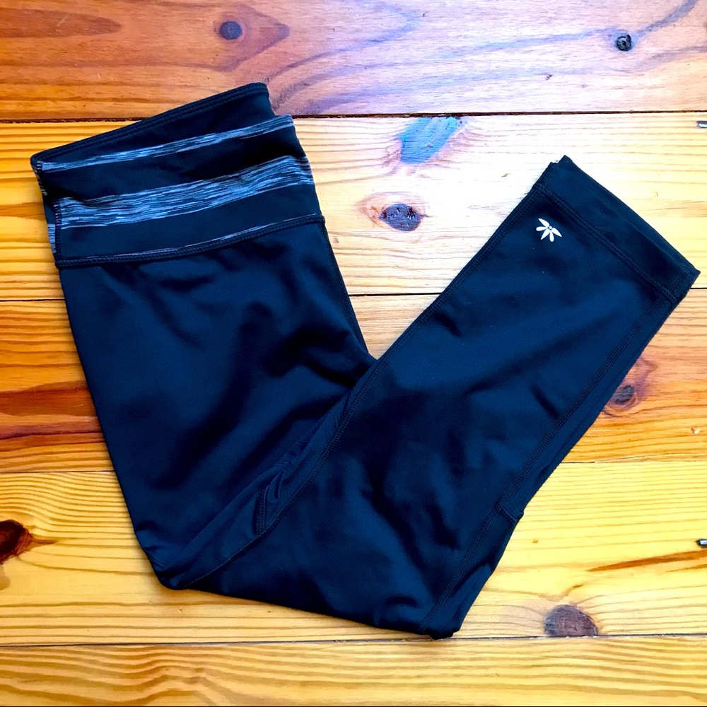 Lukka Grey Black Capris Leggings, EUC, M